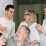 Kundenansprache in der Generationenberatung: Hybrid gewinnt Bei der Generationenberatung zählt die passende Ansprache